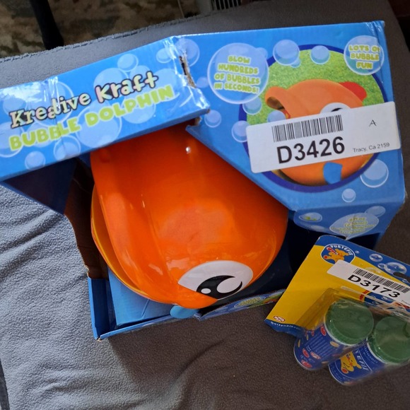 Bubble Blowing Dolphin - Picture 3 of 10